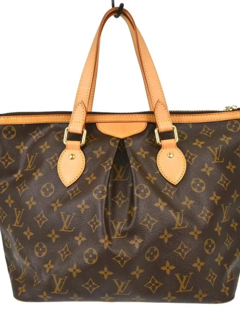 Louis Vuitton outside 	ab